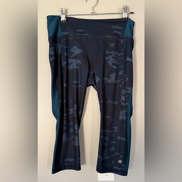 Lululemon Clip in Crop Blue Leggings - Picture 2 of 5